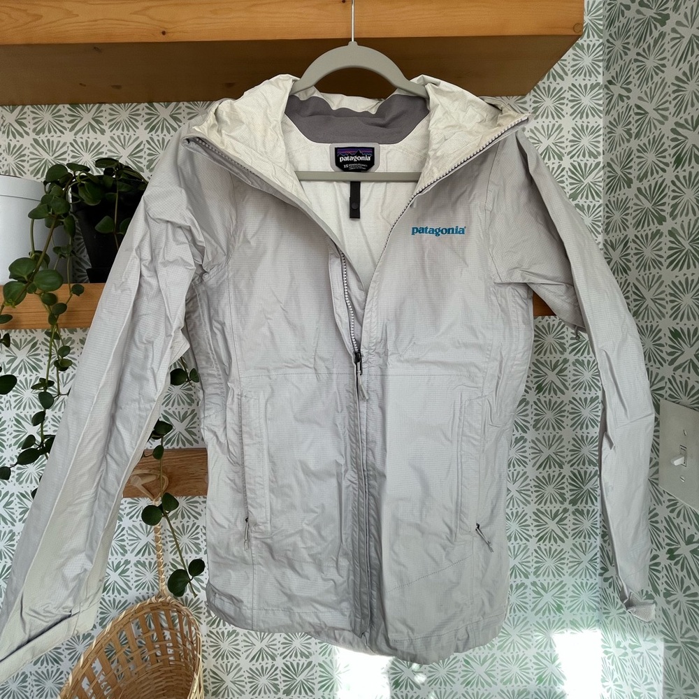 Patagonia Light Gray Windbreaker Jacket